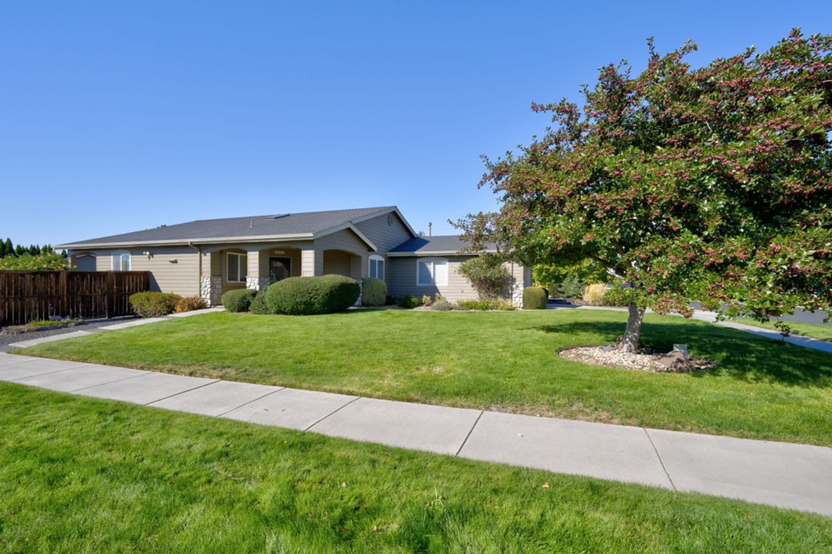 Bend House: 1305 NE Tucson Way