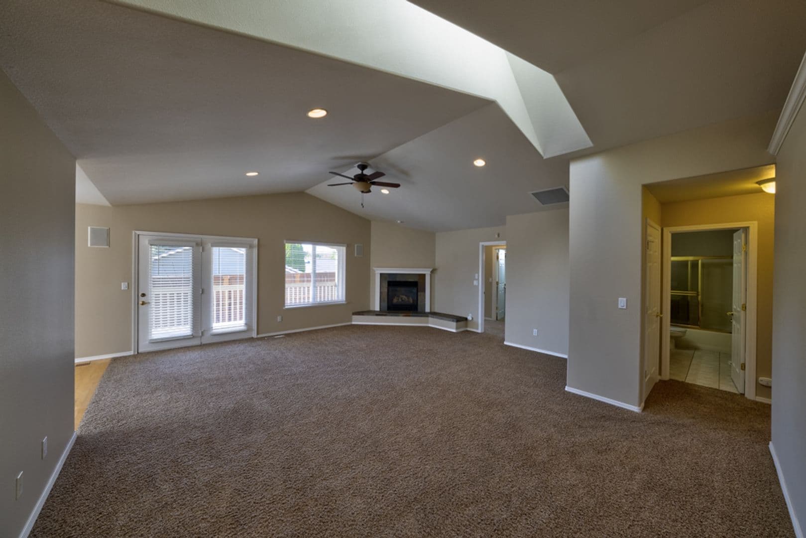 Bend House: 1305 NE Tucson Way