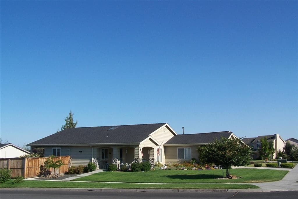 Bend House: 1305 NE Tucson Way