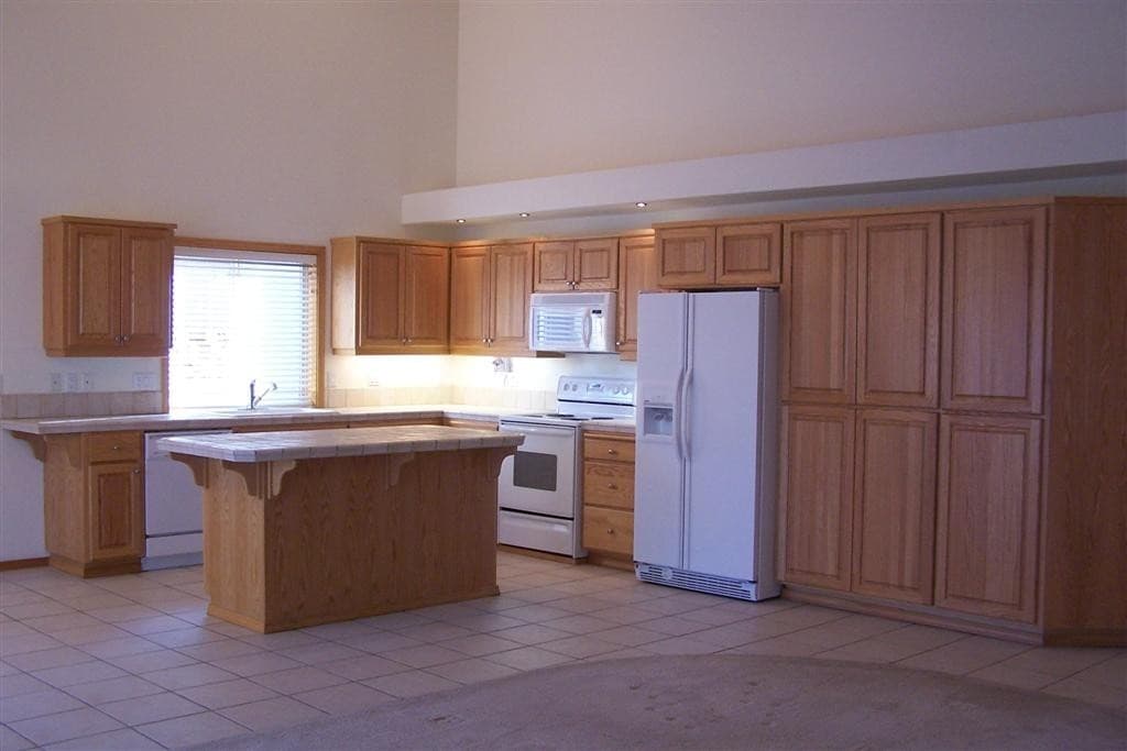 Bend House: 19910 Antler Point