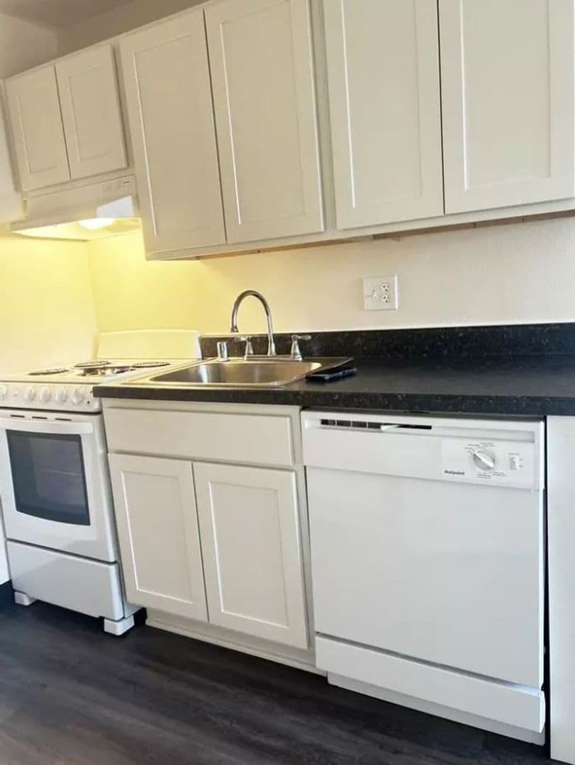 Madison Apartment: 502 E Main Street