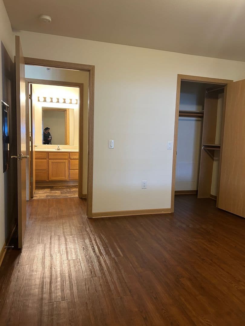 Sun Prairie Apartment: 2001 - 2017 Wyoming Avenue