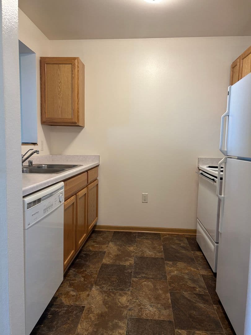 Sun Prairie Apartment: 2001 - 2017 Wyoming Avenue