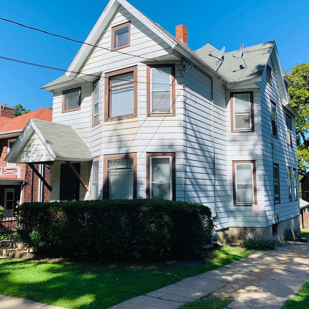 Madison Apartment: 2014 Kendall Avenue