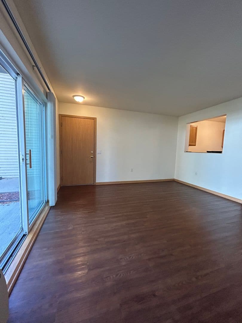 Sun Prairie Apartment: 2001 - 2017 Wyoming Avenue