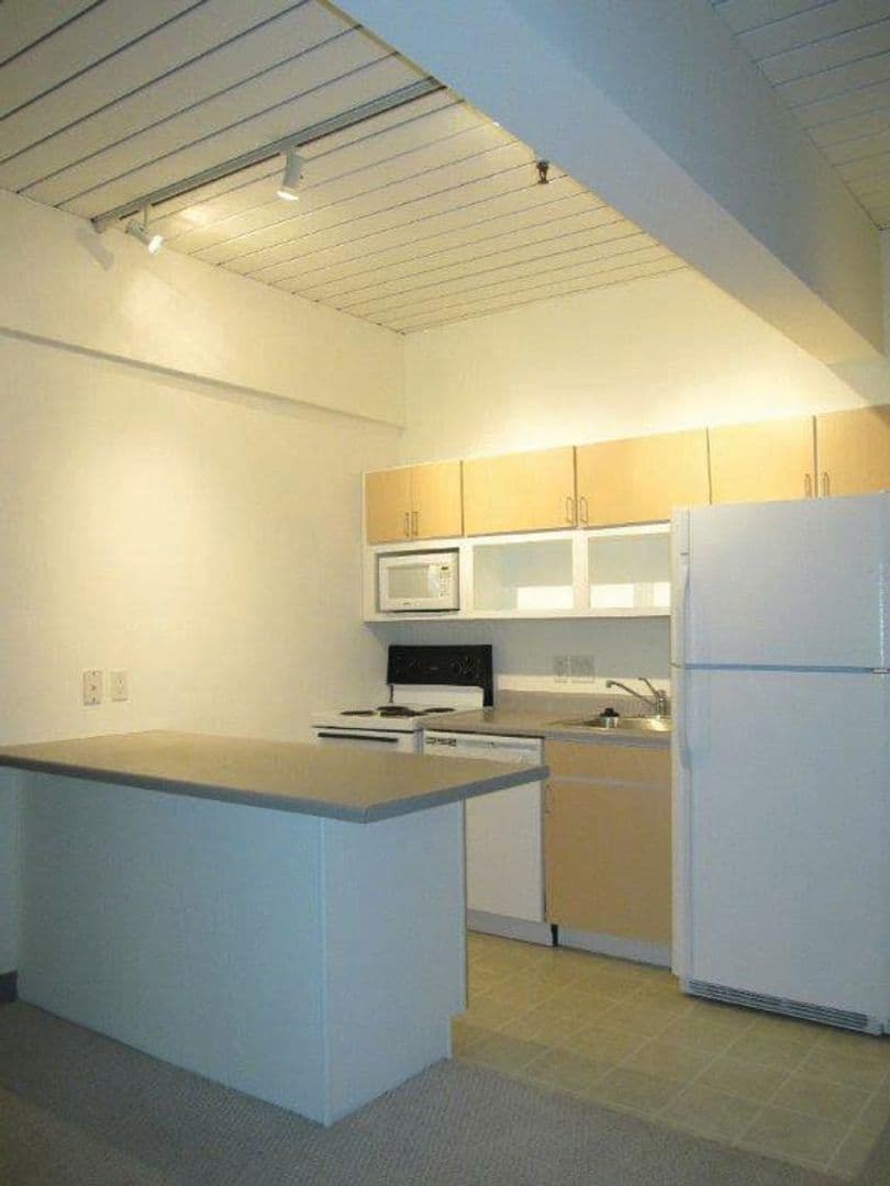 Madison Apartment: 45 N Randall Avenue