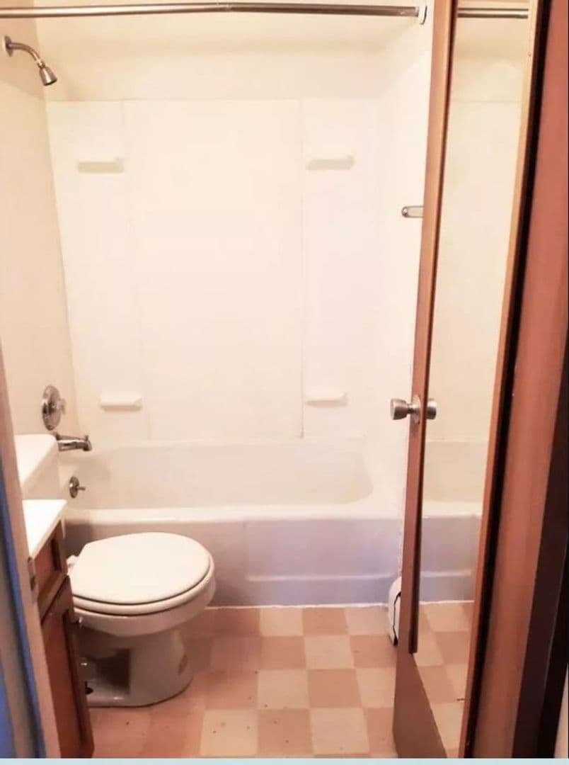 Madison Apartment: 502 E Main Street