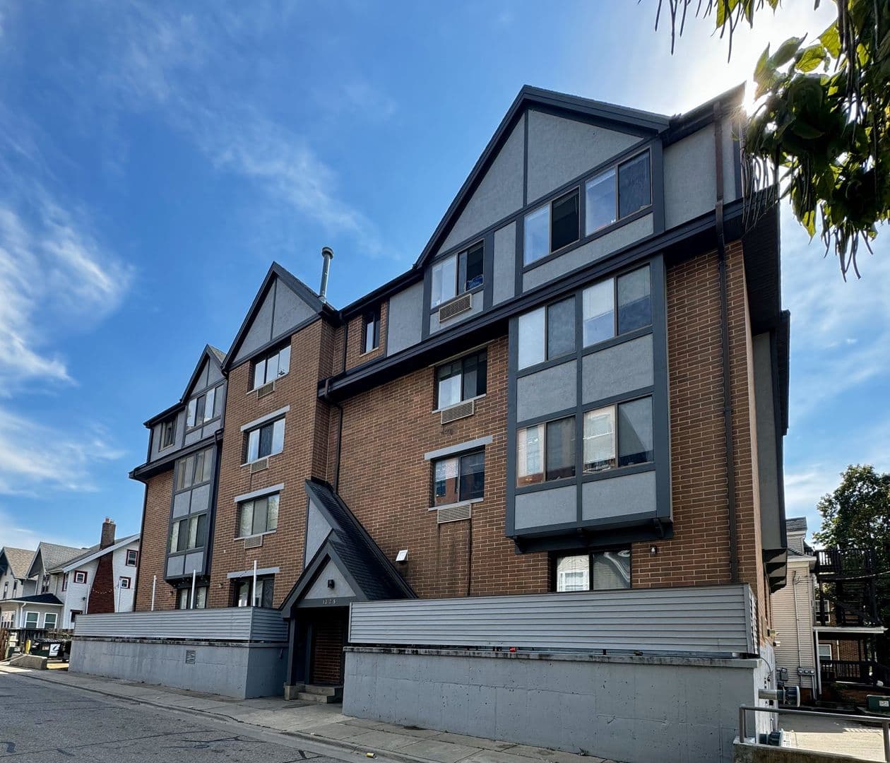 Madison Apartment: 1325 Randall Court