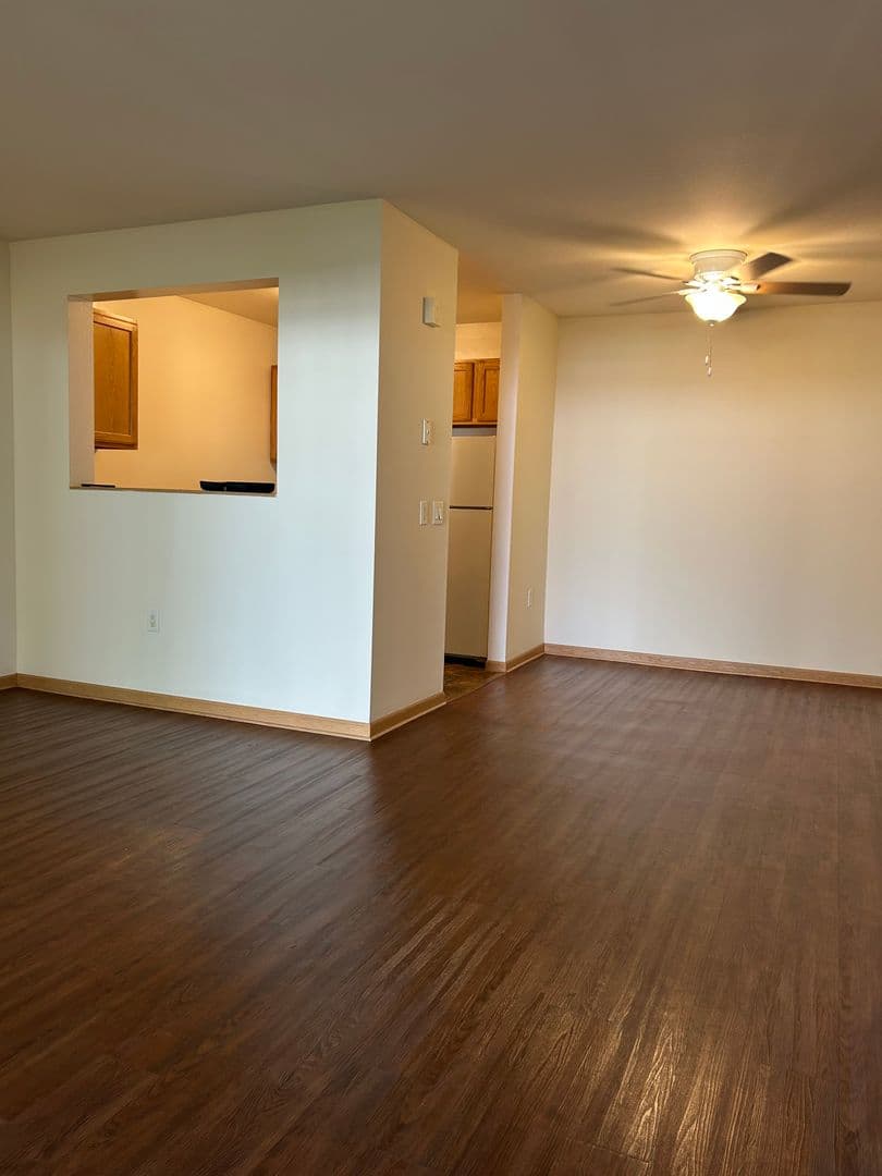 Sun Prairie Apartment: 2001 - 2017 Wyoming Avenue