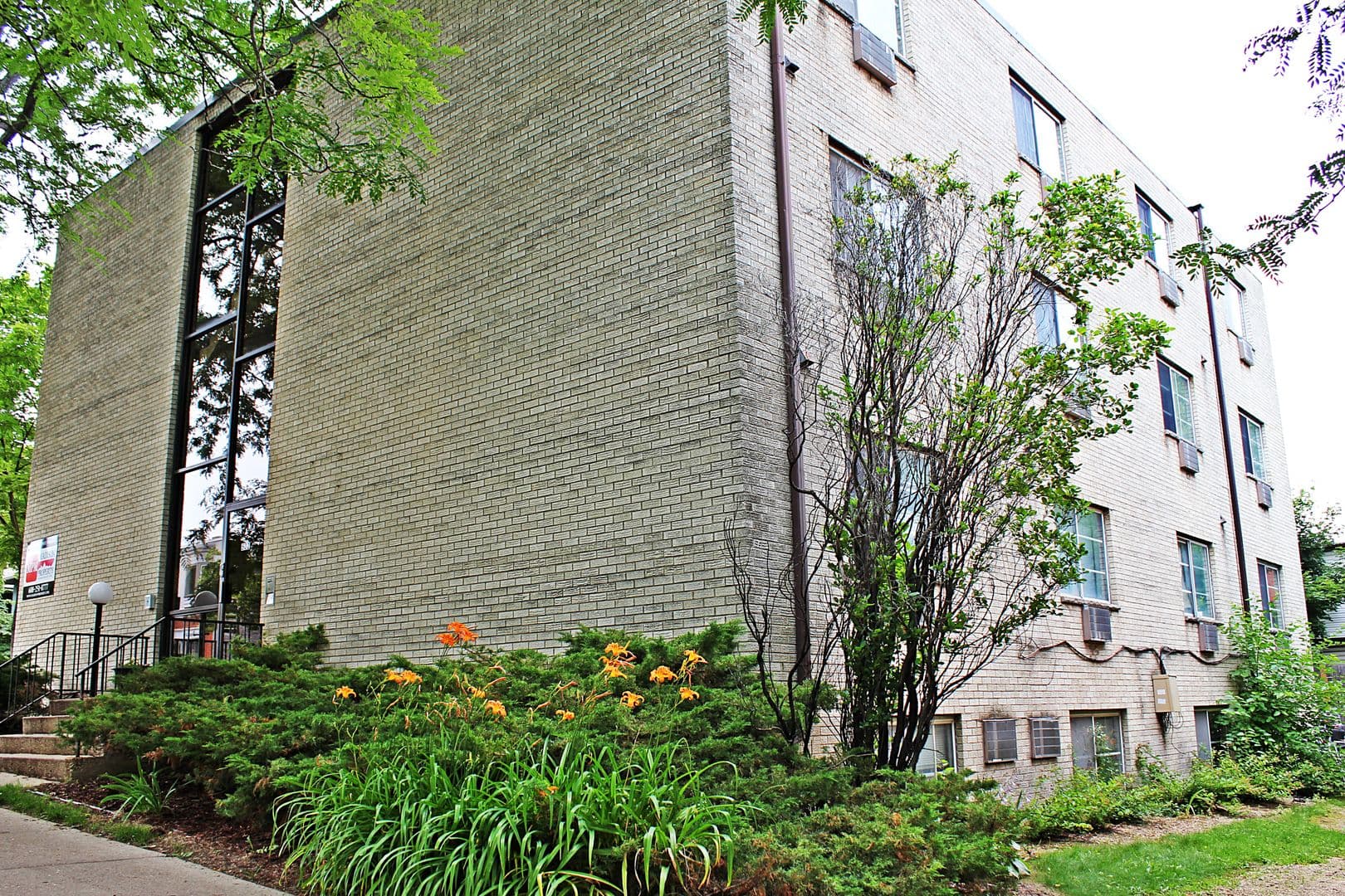 Madison Apartment: 502 E Main Street