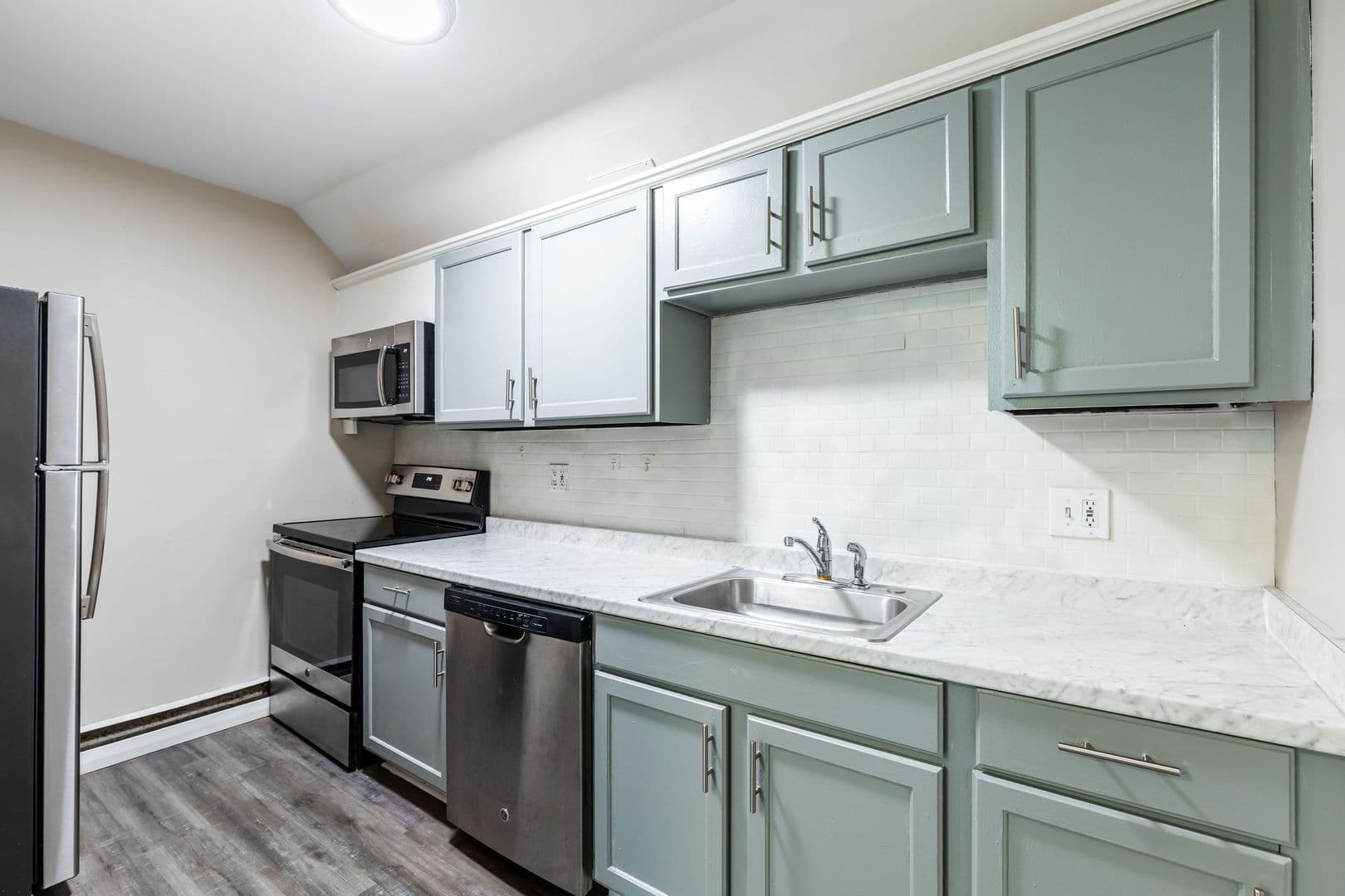 Cincinnati Apartment: 2148-2154 St. James Avenue