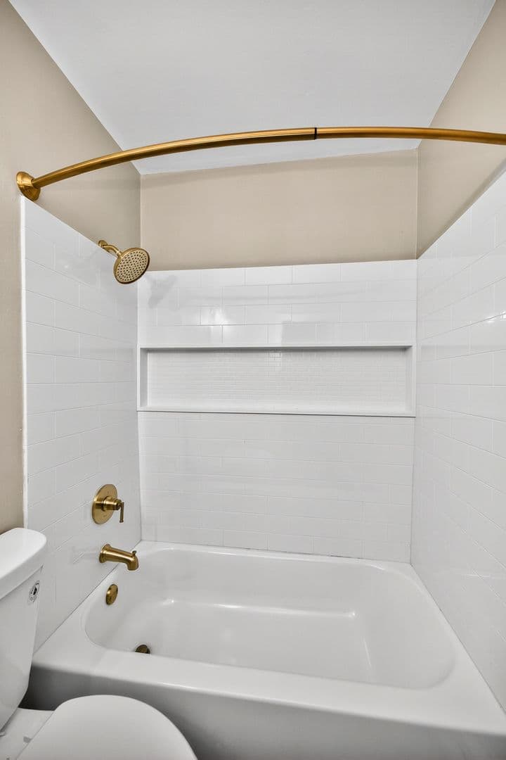 Cincinnati Apartment: 2148-2154 St. James Avenue