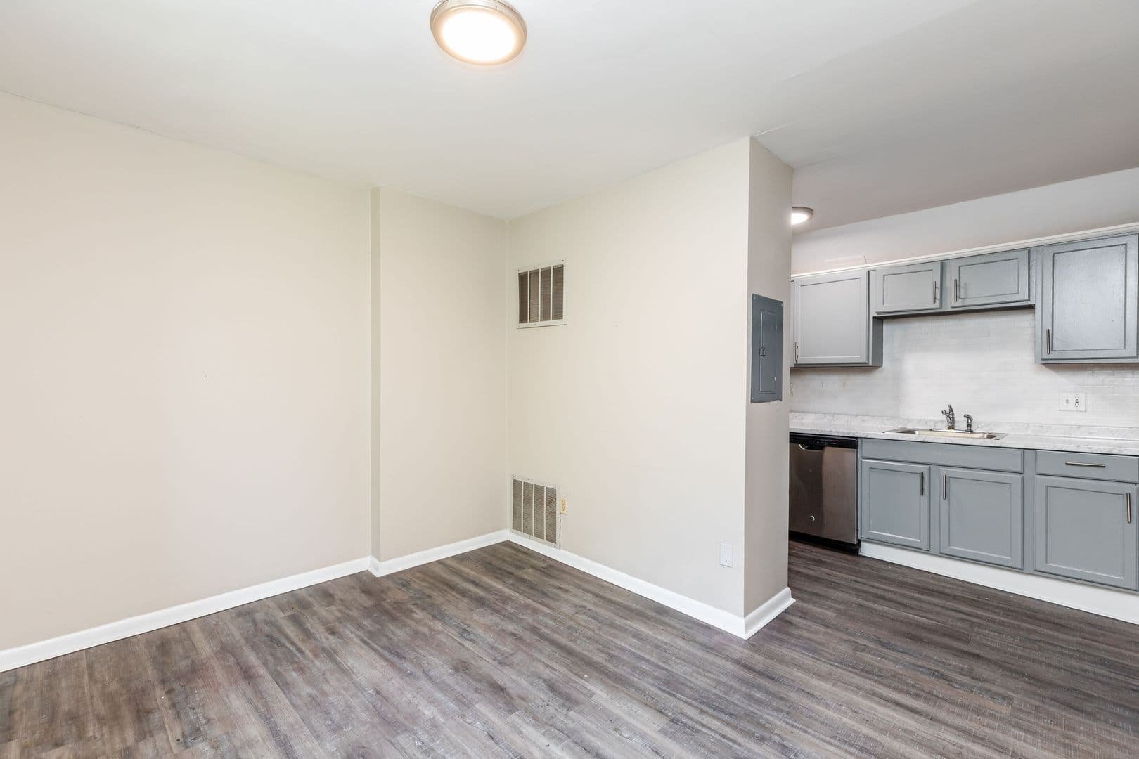 Cincinnati Apartment: 2148-2154 St. James Avenue
