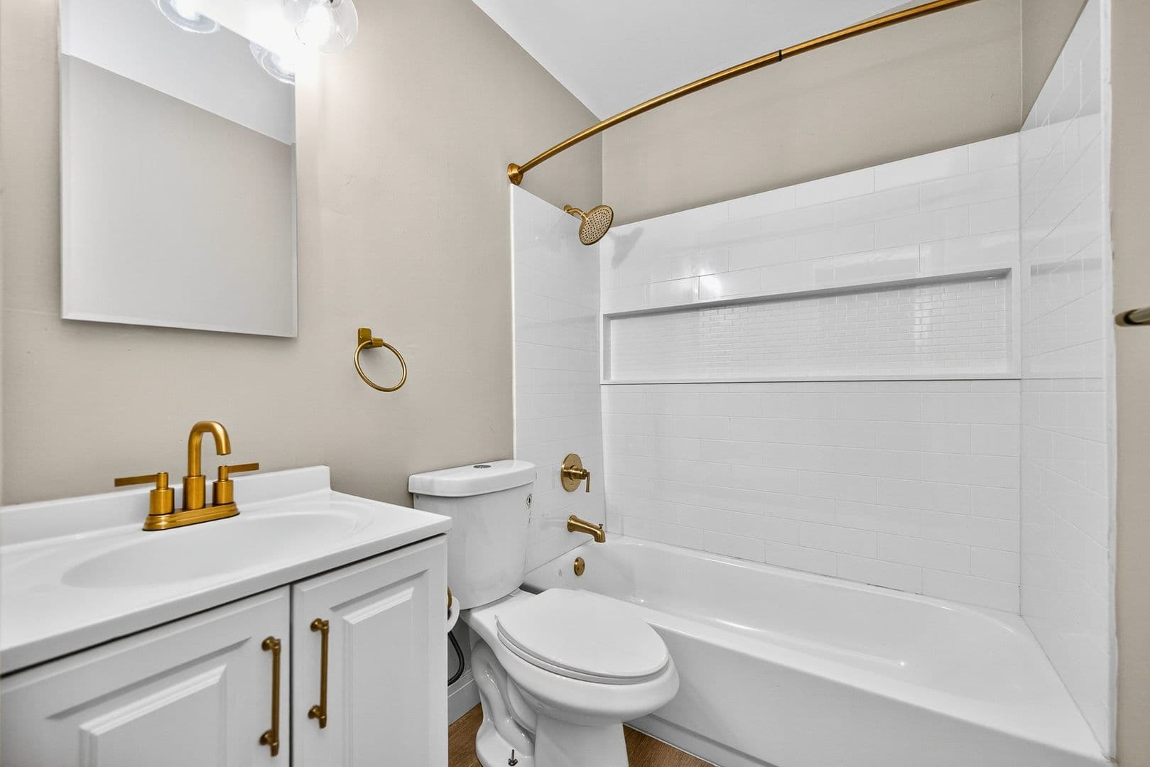 Cincinnati Apartment: 2148-2154 St. James Avenue