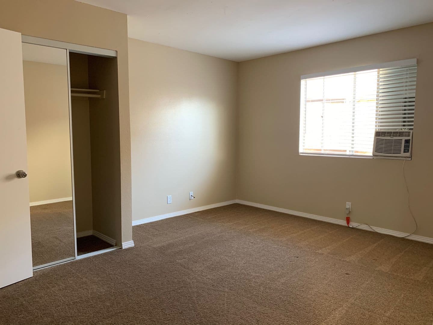 El Cajon Apartment: 960 East Chase Avenue