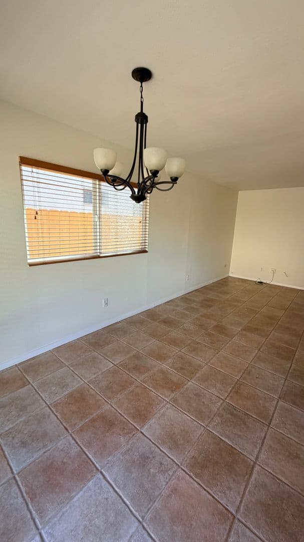 San Diego House: 7993 Hemingway Avenue