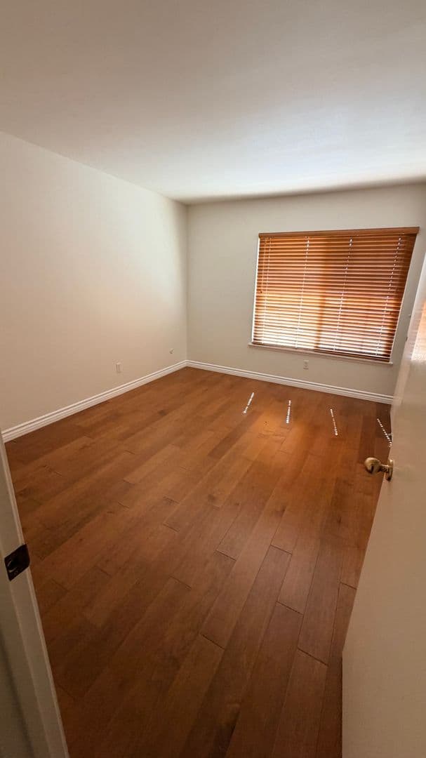 San Diego House: 7993 Hemingway Avenue