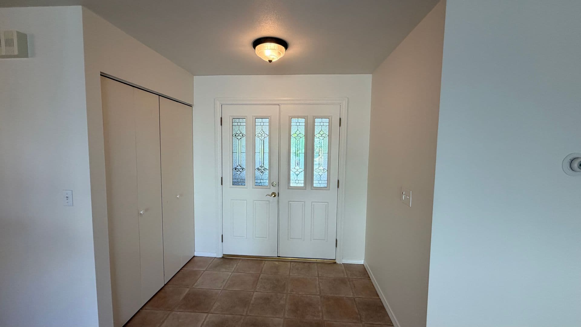 San Diego House: 7993 Hemingway Avenue