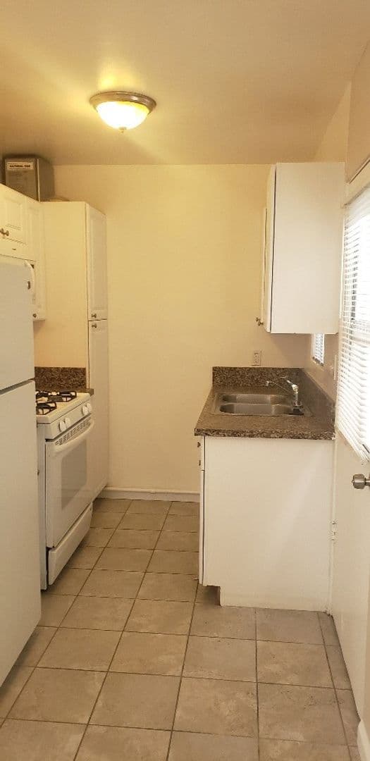 San Diego Apartment: 4566 - 4572 1/2 Oregon Street