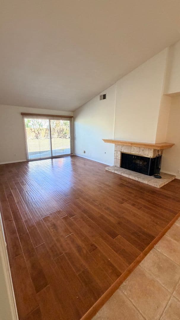 San Diego House: 7993 Hemingway Avenue