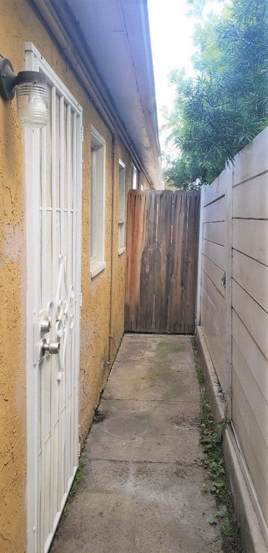 San Diego Apartment: 4566 - 4572 1/2 Oregon Street