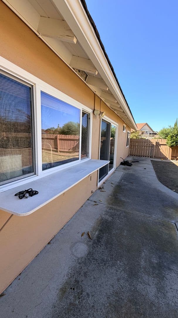San Diego House: 7993 Hemingway Avenue