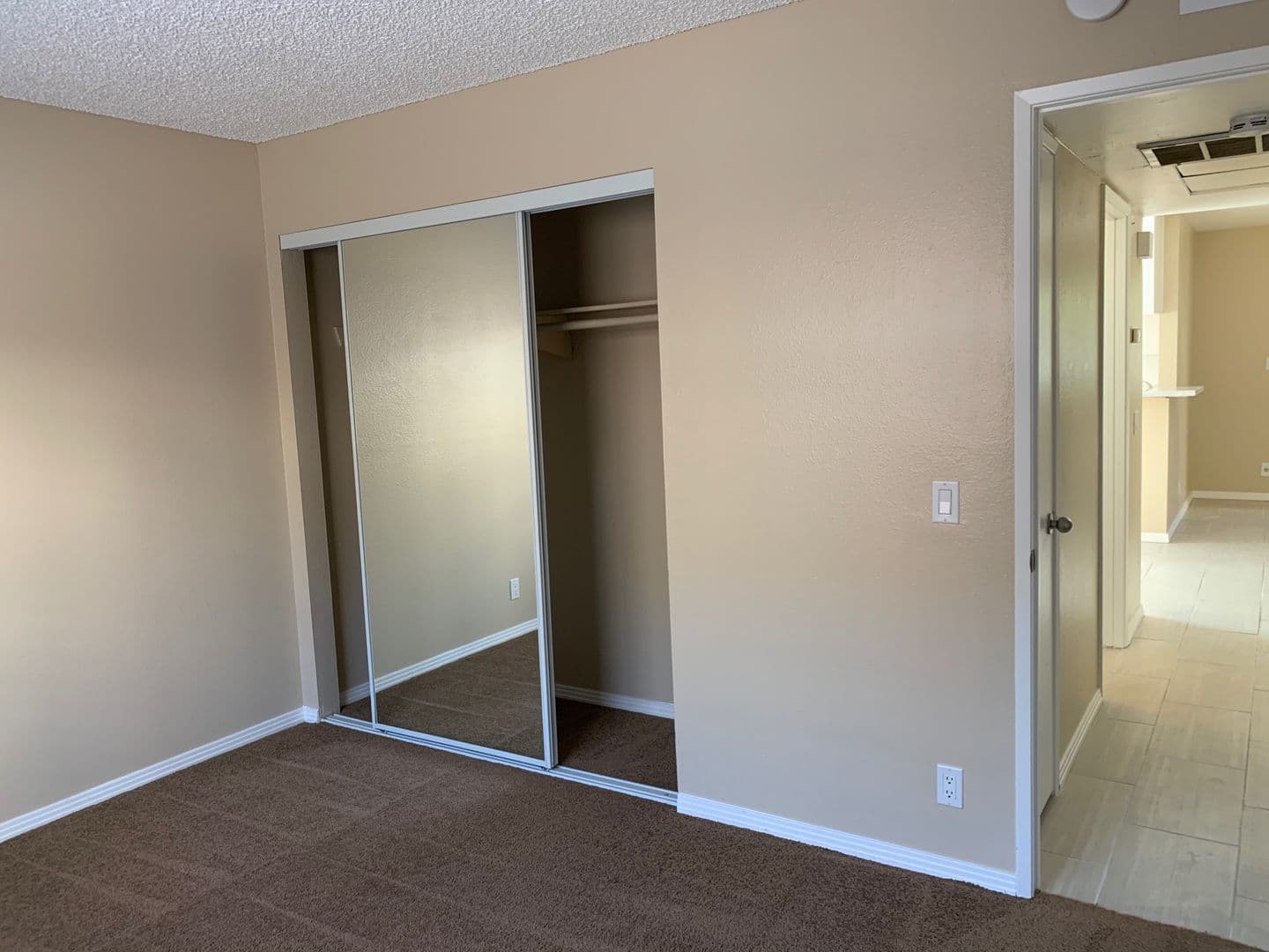 El Cajon Apartment: 960 East Chase Avenue