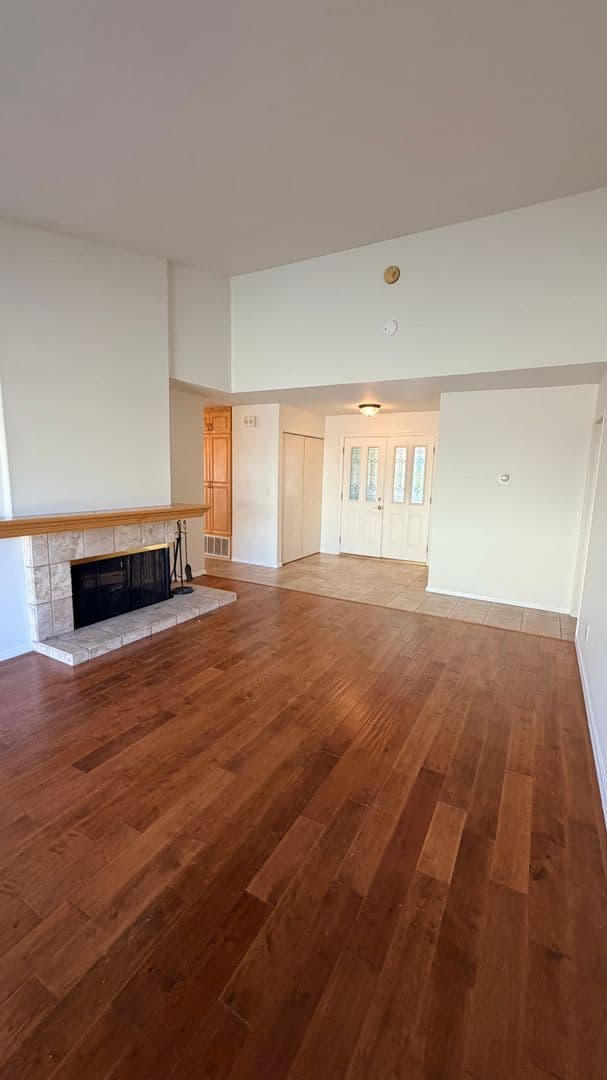 San Diego House: 7993 Hemingway Avenue
