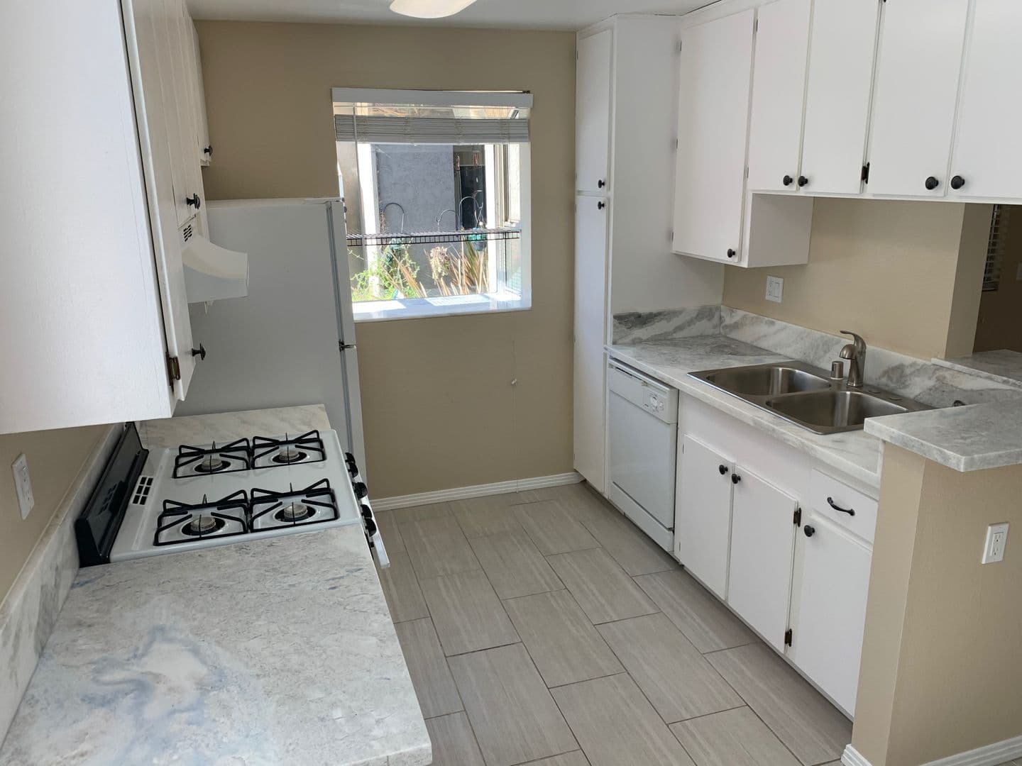 El Cajon Apartment: 960 East Chase Avenue