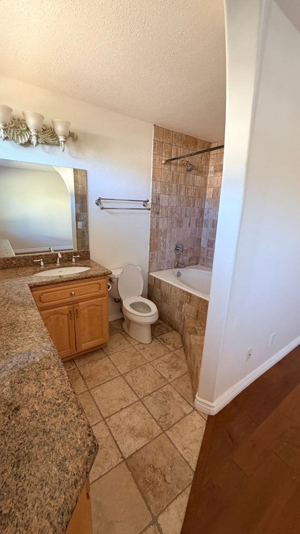 San Diego House: 7993 Hemingway Avenue