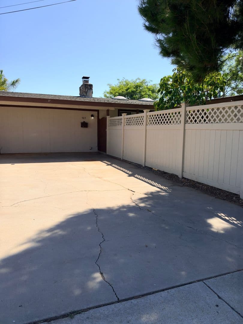 El Cajon House: 565 Pepper Drive