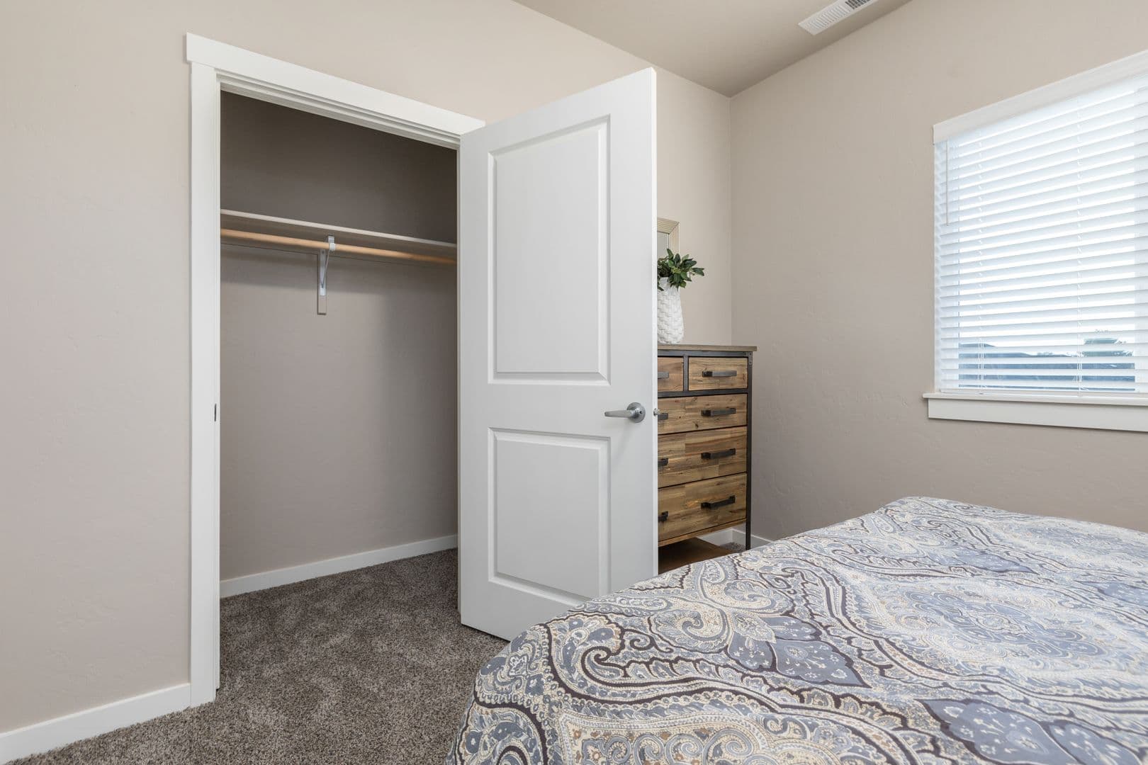 Nampa Townhome: 2491 Sunny Ridge Rd - 102