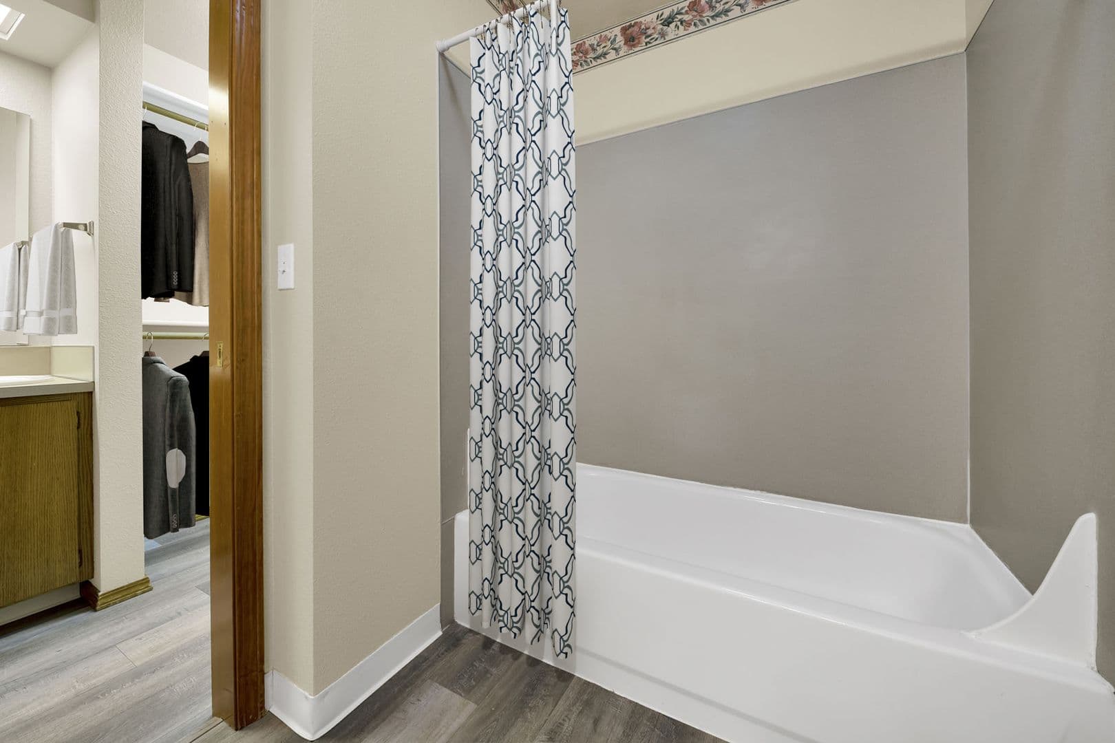 Caldwell Apartment: 1110 S Kimball Ave