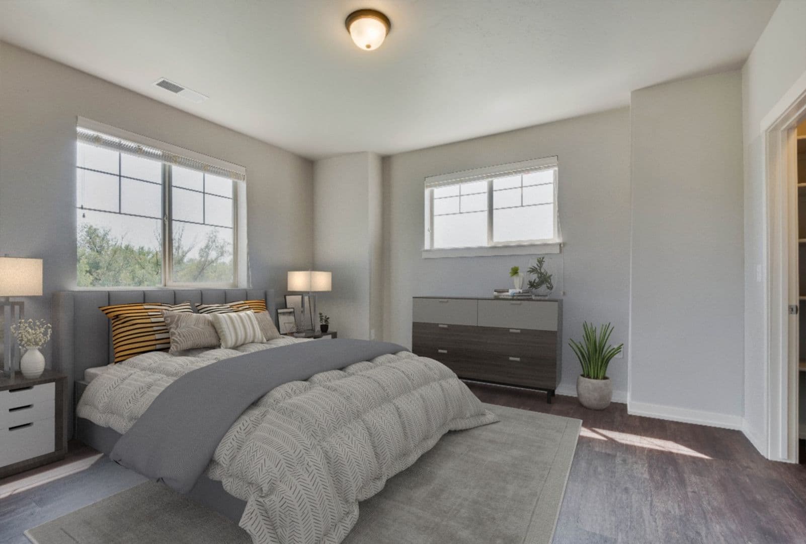 Eagle Apartment: 827 E Riverside Dr