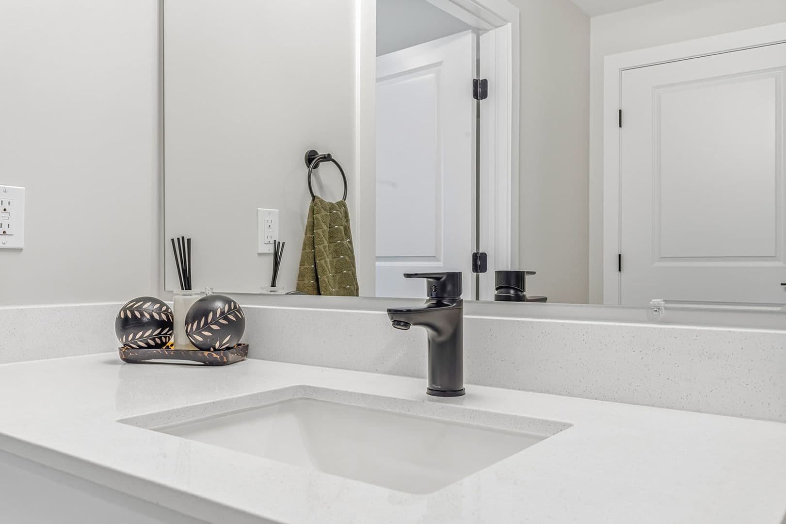 Nampa Apartment: 17051 N Blackmore Ln