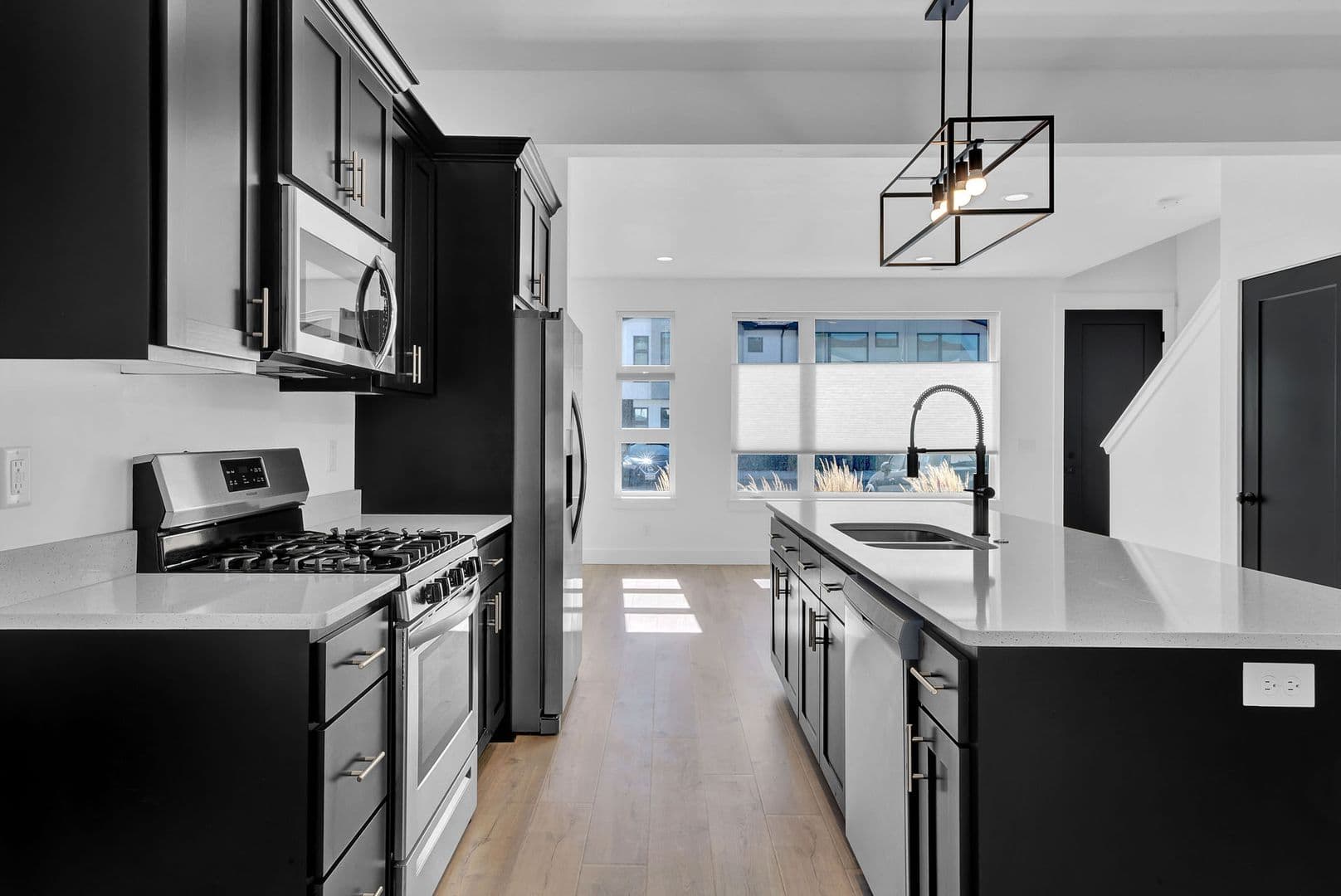 Hailey Apartment: 1370-90 Woodside Blvd