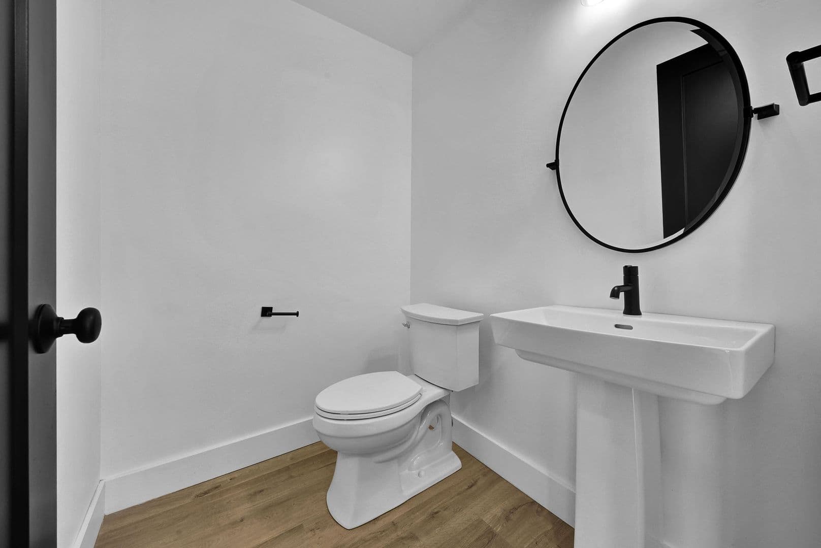 Hailey Apartment: 1370-90 Woodside Blvd