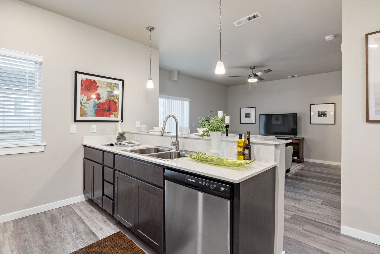 Nampa Townhome: 2491 Sunny Ridge Rd - 102