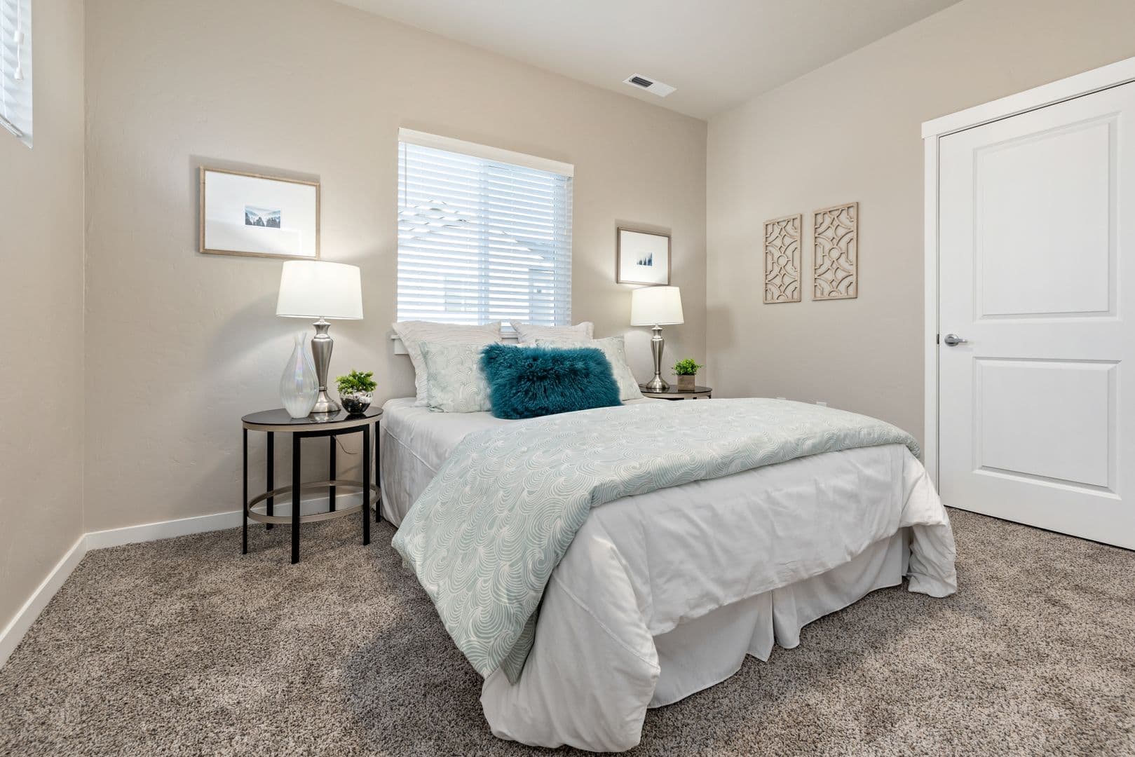 Nampa Townhome: 2491 Sunny Ridge Rd - 102