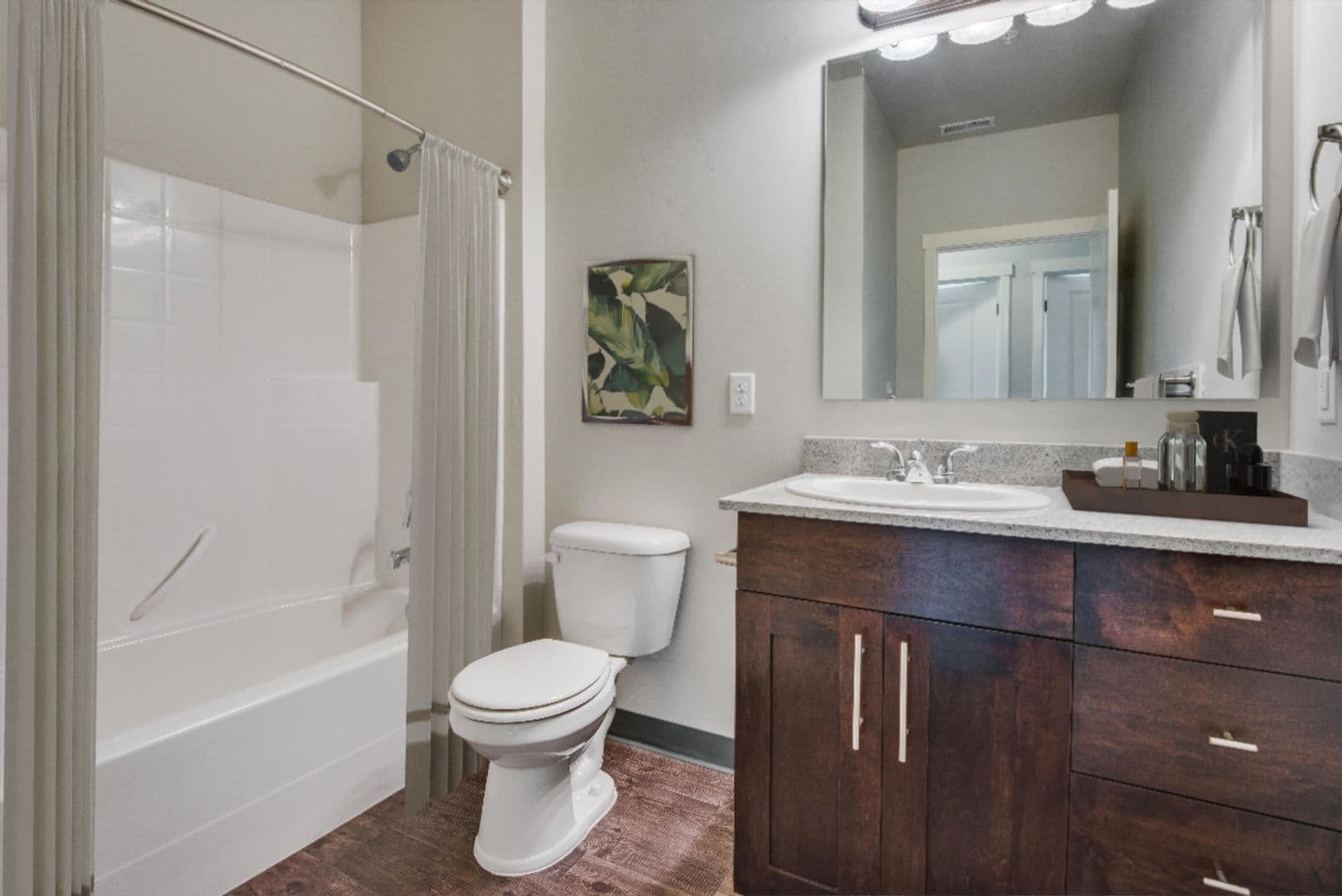 Eagle Apartment: 827 E Riverside Dr