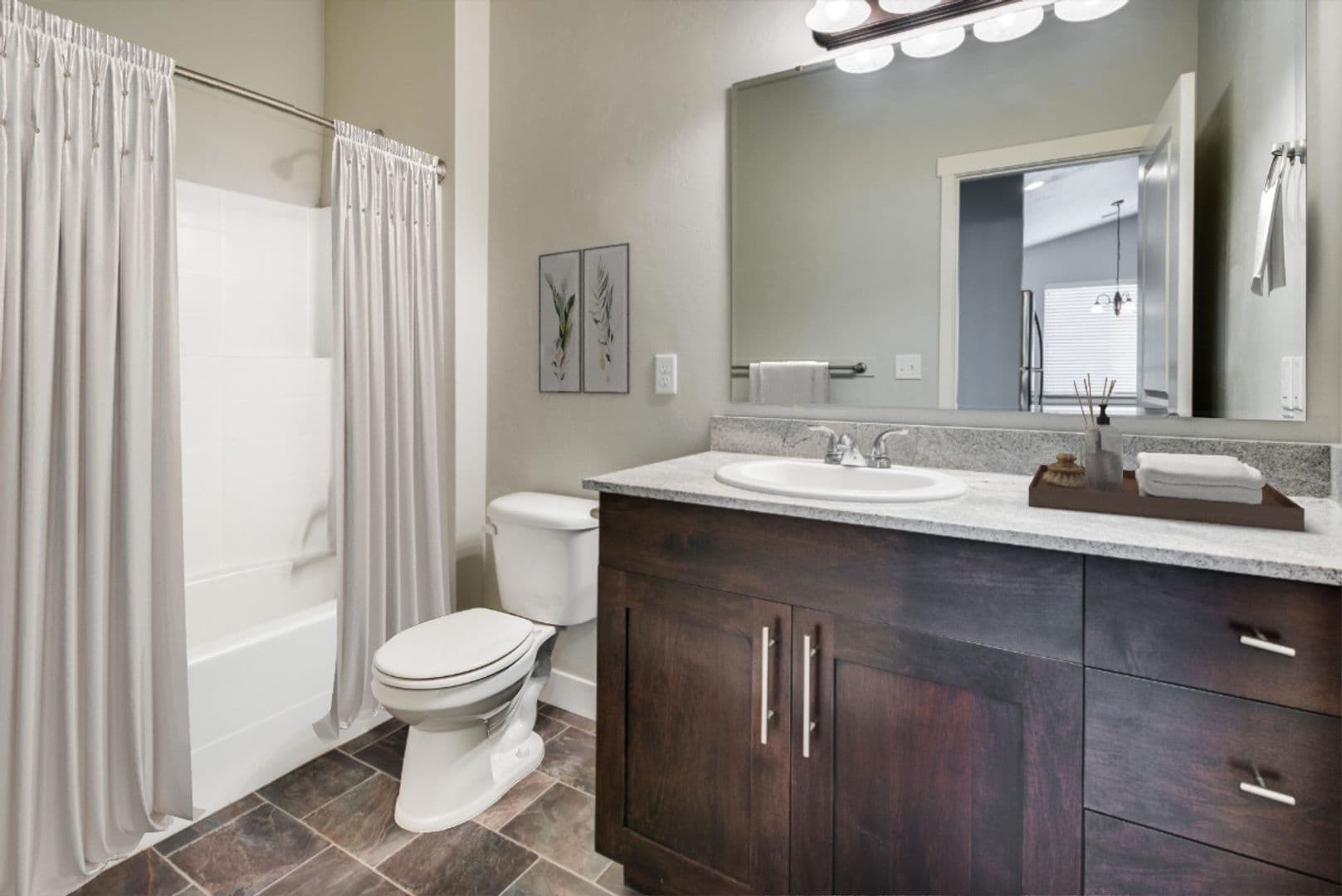 Eagle Apartment: 827 E Riverside Dr