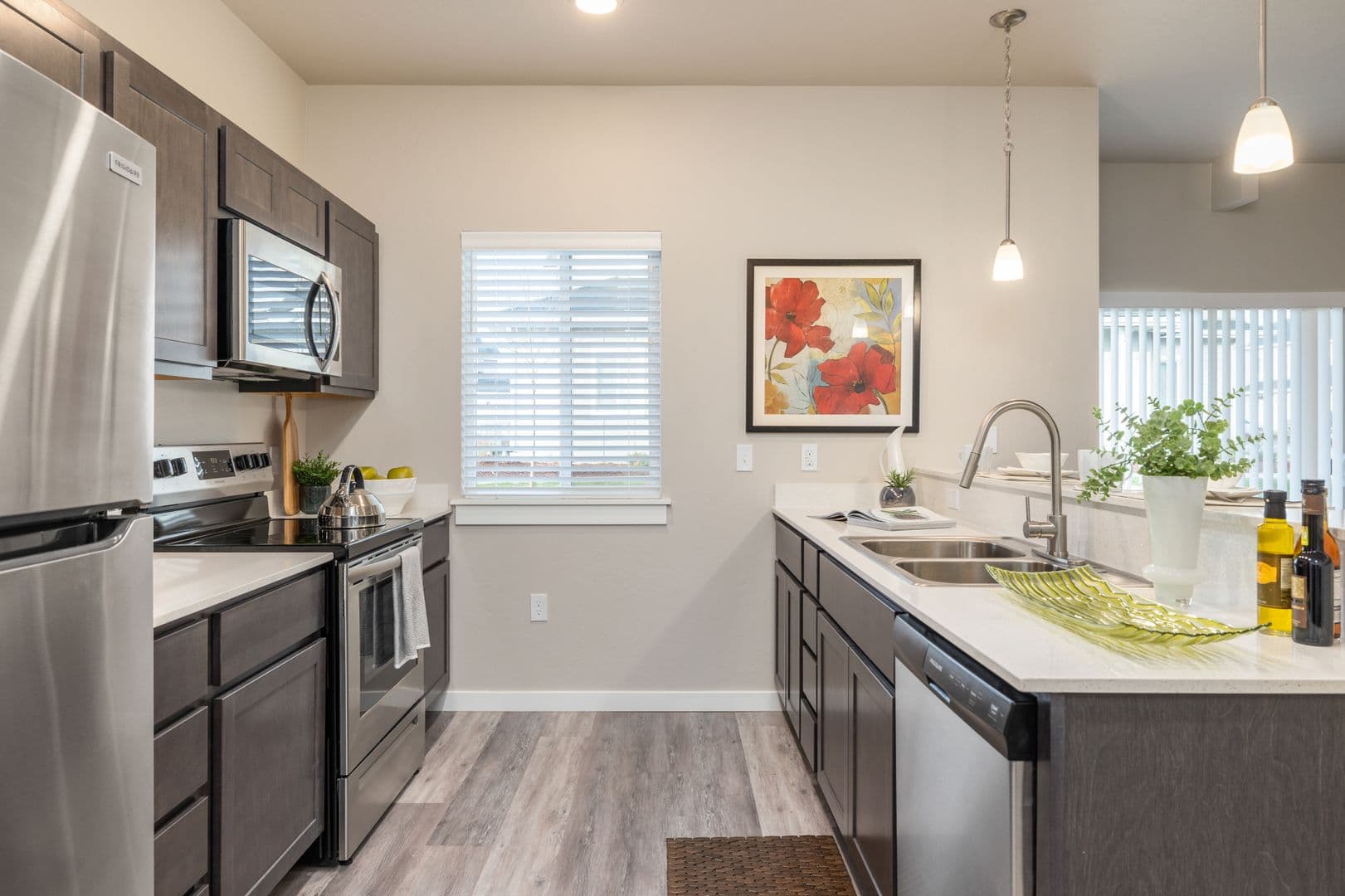 Nampa Townhome: 2491 Sunny Ridge Rd - 102