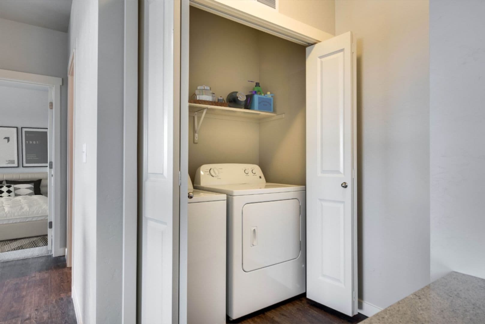 Eagle Apartment: 827 E Riverside Dr