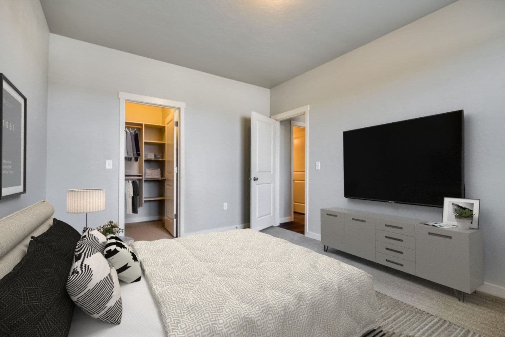 Eagle Apartment: 827 E Riverside Dr