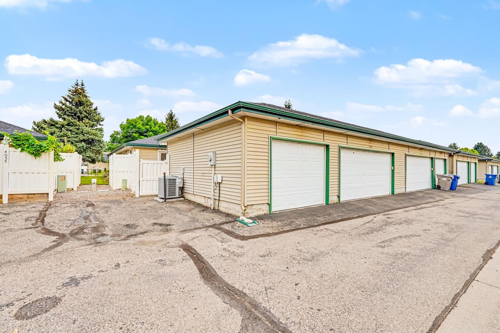 Garden City House: 4023 N Bayou Ln