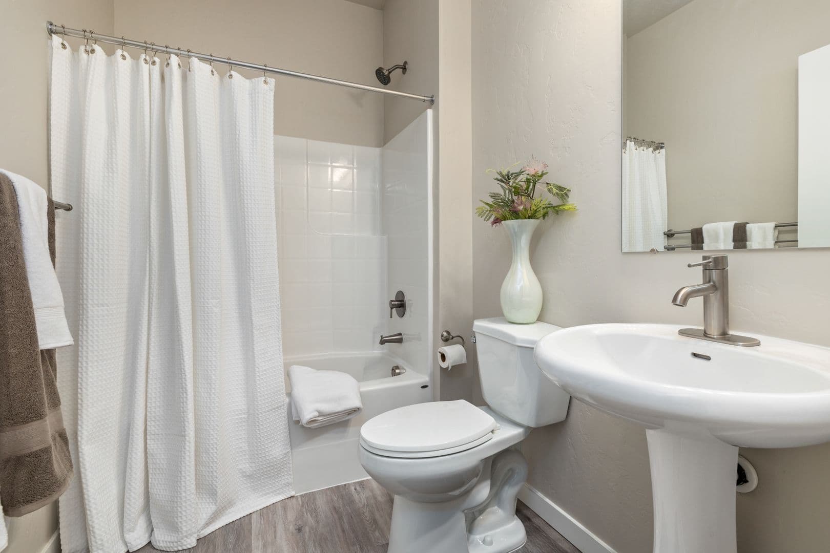 Nampa Townhome: 2491 Sunny Ridge Rd - 102