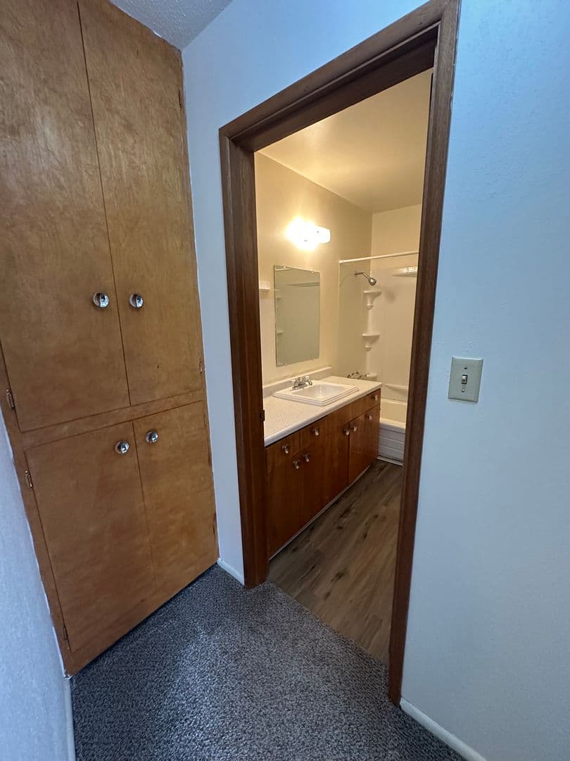 Astoria Apartment: 1566-76 Irving Ave