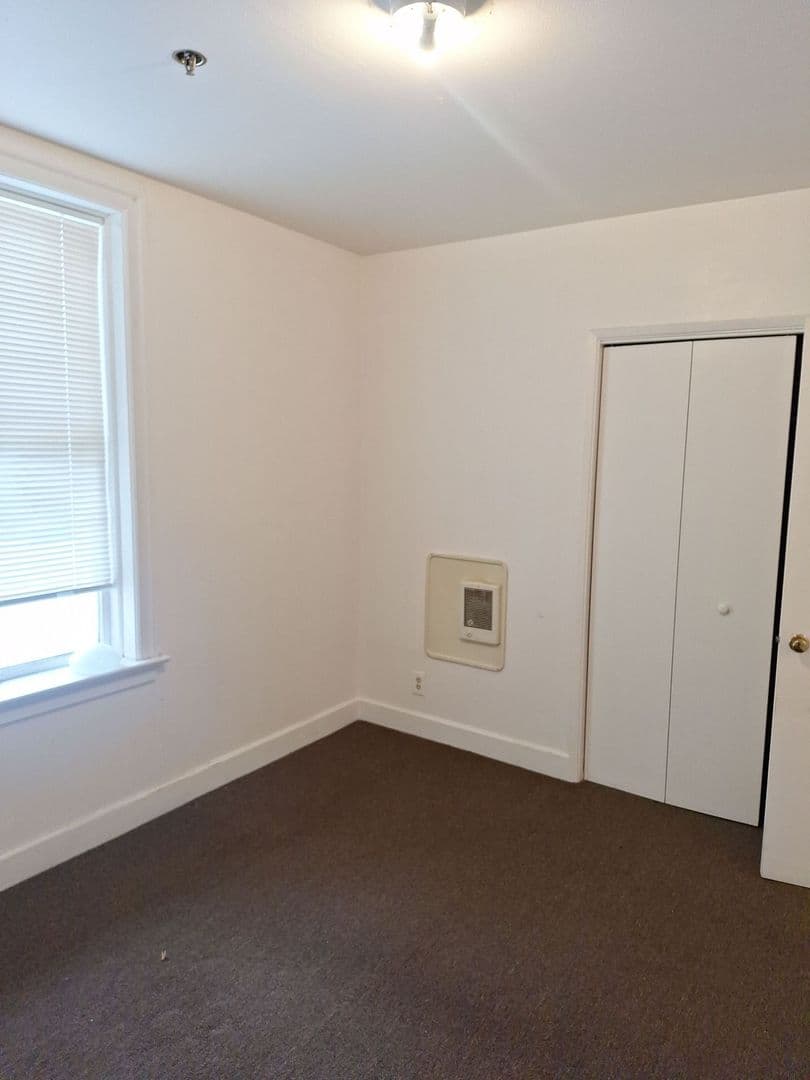 Astoria Apartment: 342 14th st