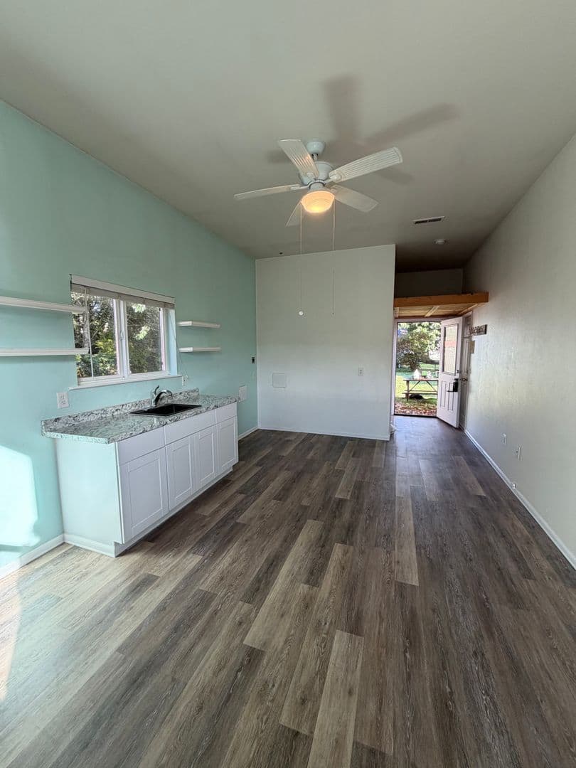 Warrenton Apartment: 1145 S Main Ave