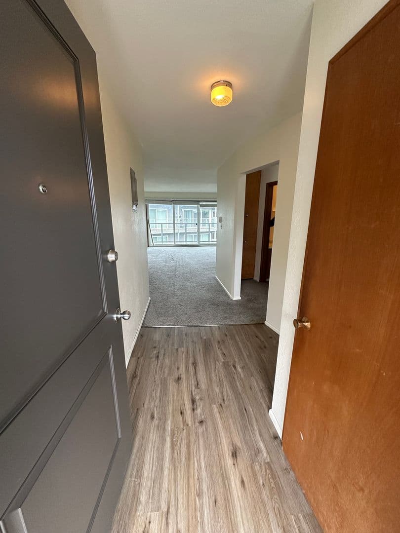 Astoria Apartment: 1566-76 Irving Ave